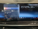 【ナビ純正】ワイドコントールディスプレイは、画面内に多数の情報を表示する事が可能です。センターコンソールiDriveコントローラー操作だけでなく、タッチパネルでの操作も可能となっております。