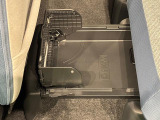 中敷きを立ち上げれば、倒れやすい荷物も安定して積める置きラクボックスが標準装備