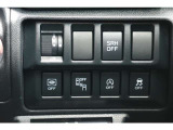 運転席の右側に各種スイッチを集中してレイアウト。