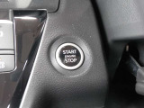 プッシュエンジンスターターは、車内にインテリジェントキーがあれば、キーを差し込まなくてもワンプッシュで、スムーズにエンジンのスタート/ストップが行えます。