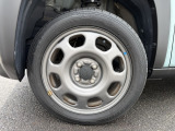 専用のホイールキャップです。タイヤサイズは、165/60R15です。