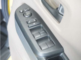 ◆パワーウィンドウスイッチ◆運転席から全席の窓の開閉操作を行うことが出来いつでも換気ができます!