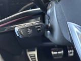 ●アダプティブクルーズコントロール『設定した速度で前方車両に追いつくと、安全な車間距離を自動で調整して前方車両を追従します。長距離ドライブでの疲労を軽減する大変重宝する機能です。』