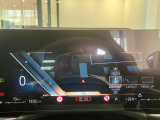 BMWのメーターパネルは選曲や、ラジオのチャンネルなども表示可能です。運転中に目線が泳ぐことなく、安全で疲れにくいです。