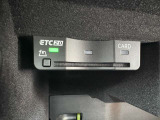 Audiの車両では、ETC車載器が標準して提供されていることが多いです。このシステムを使うことで、高速道路の料金所でわざわざ停止して料金を支払うことなく、スムーズに通行できます。