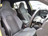 認定中古車保証1年間距離無制限の保証とロードアシスタンスサービスが全車に付帯されています。また、1年間または2年間の延長保証(有償)もご利用いただけます。