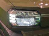 対象物が見やすく白く明るい光で夜間走行をサポートする,ハンドル操作や「R」シフトに連動するサイドビューランプ付きフルLEDヘッドランプ(オートレベリング機能付き)を搭載