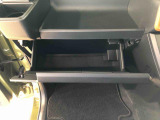 よく使うものが手を伸ばせばすぐ届く、機能面で充実した収納。
