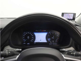 運転にかかわる主要な情報は、12.3インチのデジタル液晶ドライバー・ディスプレイにわかりやすく表示されます。お好みの表示パターンと背景色へと変更できますので、状況に合わせてお選びください。