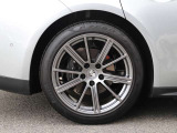 F:275/40ZR20、R:315/ZR20