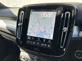 ボルボGoogleナビ。車が単独でネットにつながっている為、便利です。目的地の設定・曲の選曲・エアコンの温度設定等おおよその事は音声で話しかけるだけです。