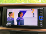 停車時にテレビ視聴が可能です。移動時間を有効活用して、お子様と一緒にお楽しみいただけます。