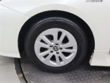 195/65R15サイズのタイヤになります。
