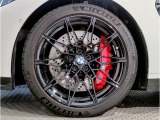 BMWの純正アロイホイールは軽量かつ強度にも優れているホイールで走行性能を引き上げる設計になっております。足元にもBMWは妥協がなくこだわっている個所になります。