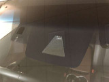 《Toyota Safety Sense》ミリ波レーダーと単眼カメラを併用した「2種類の目」でクルマや歩行者などを認識。個々の安全技術やシステムを連携させ、様々なシーンでドライバーをサポートします!