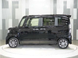 全車整備代金を車両本体価格に含んでおります。法定点検整備または定期点検を実施し、点検記録簿を発行致します。