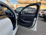 遠方のお客様大歓迎です。お気軽にお問い合わせ下さいませ。全国各BMW正規販売店で保証サービスを受けられるようご納車させて頂きますますのでご安心下さいませ!