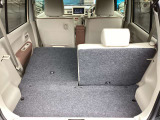 3名乗車と荷室。長い荷物も載せられます。