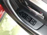 パワーウインド・電動格納付きドアミラースイッチは、運転席ドアに集中☆