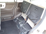 ◆チップアップ&ダイブダウン機構付【ULTR SEAT】は後席座面を左右分割で跳ね上げることができます。トランクで積載できない背の高い荷物をラクラク収納できます。ホンダ車ならではの人気装備です。