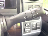 【オートライト】周りの明るさに応じて自動でヘッドライトの点灯・消灯ができる機能です!ライトの付け忘れ・消し忘れなどが無くなり、雨の日や夕方の走行も安心!トンネル通過時も便利ですね♪