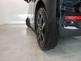 リヤタイヤの溝も十分に残っております。165/55R15となっております。