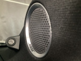 BOSE社との共同開発により室内空間に最適な音響チューニングを施し、クリアで臨場感のあるダイナミックサウンドをお楽しみいただけます。