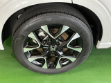 純正アルミホイールです。足元が引き立つので、車全体のイメージがアップしますよ!
