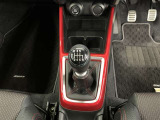 インタークーラーターボ6速M/T 操作性に優れたシフトノブ形状です。
