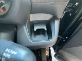運転席・助手席にドリンクホルダーが付いてとっても便利です。