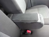 運転席ひじ掛け