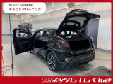 室内外はもちろん、シートを外してニオイの元となるフロアカーペットまで消臭・除菌を実施。中古車を気持ちよくお乗りいただけるクリーニングサービスです。