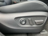 パワーシート搭載。微妙な調整が手軽にでき、ぴったりのポジションで運転することが可能です。