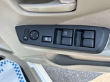 ゆったりと広い店内で、お車の悩みや各種相談を承ります。