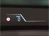 【コックピットシート】BMW車の主役席。車体中央にくる様に配置し車両重心とが一致する事でドライバーと車との一体感あるドライビングを実現。人間工学に基づき形成した形状が長時間のドライブ疲労も軽減します!