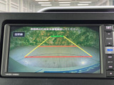 駐車時や後退時の安全をサポート。後方の状況をクリアに確認でき、初心者の方でも安心して運転できます。