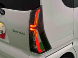 精悍なカスタム専用デザインのLEDリヤコンビネーションランプ(LEDストップランプ)で省電力・長寿命化を実現。