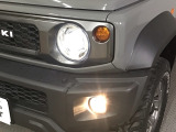 【LEDヘッドライト】ディスチャージヘッドライト(HID)と同等の明るさで、夜道や雨天走行が明るく視界良好!! フォグライトも装備で、安心感さらにUPです♪安心ドライブを楽しんで下さい♪