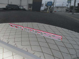 赤アクセントが差し色として使われています(ドアエンブレム)