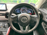 インテリアに合わせたデザインのステアリングは、運転される方のことも考え、運転しやすい形状、大きさです。是非一度、実際に触ってお確かめください。