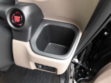 運転席カップホルダーです。