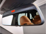 ☆BMWのルームミラーには自動防眩機能が備わっております。後続車のヘッドライトの明るさで幻惑されるのを防止☆
