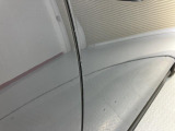 ドアエッジ部にキズあります。