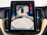 ◆360&deg;ビューカメラ『車載のカメラを駆使し、車を真上から見下ろしている映像に変換、センターディスプレイに表示させ、安全な駐車をサポート。縦列駐車や狭い場所への駐車に大きく役立ちます。』