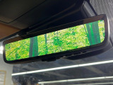 【デジタルインナーミラー】後席の大きな荷物や同乗者で後方が確認しづらい時でも安心!カメラが撮影した車両後方の映像をルームミラー内に表示。クリアな視界で状況の確認が可能です!
