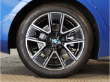 【BMWアロイホイル】軽量かつ強度に拘ったアロイホイル。走行性能ポテンシャルを引き出す設計。車の足元を引き締めてくれる大きなポイントはアロイホイルです。