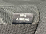 車両側方からの衝撃を緩和するSRSサイドエアバッグ(運転席/助手席)に加えて,SRSカーテンシールドエアバックも標準装備