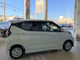 ◆衝突被害軽減ブレーキ◆フロントカメラで前方の車両や歩行者を検知。衝突の可能性が高まるとメーター内の警告灯表示とブザーでドライバーに回避操作または衝突回避を支援してくれます!