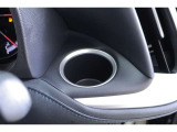 ハンドルの右側にドリンクホルダーがございます!手に取りやすい位置にありますので運転中の水分補給もラクラクです♪