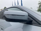 【BMWミラー】視認性の高いスタイリッシュなミラー。自動防眩機能も付いており夜間のドライビングをサポートします。
